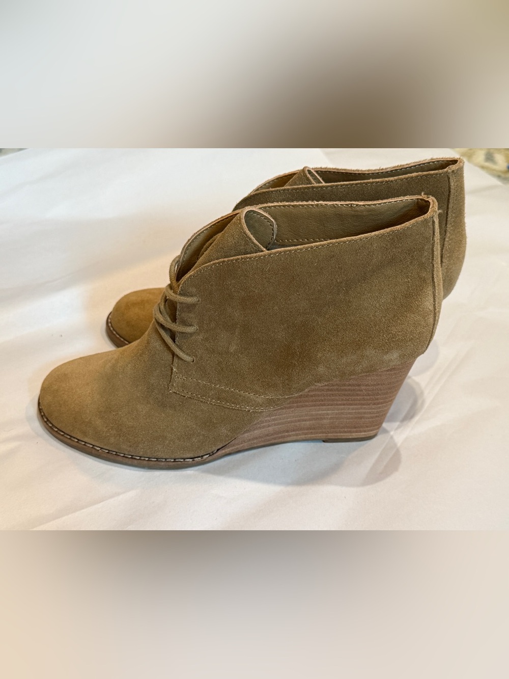NWOT Lucky Brand Suede Wedge Booties in Tan Size 8.5